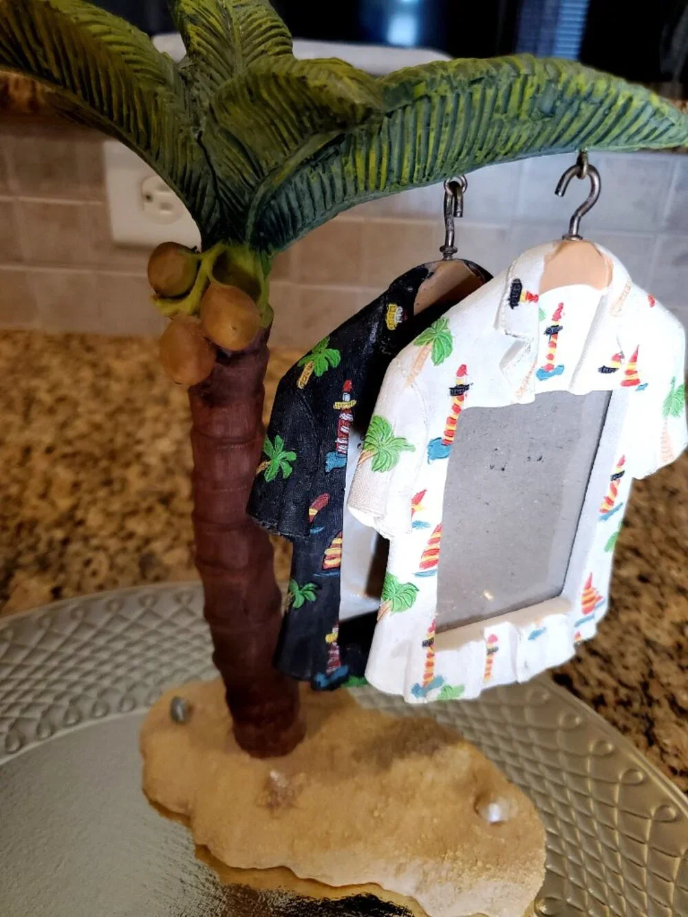 L@@K Unique Beach Theme Decoration with Palm Tree & Two Picture Frames